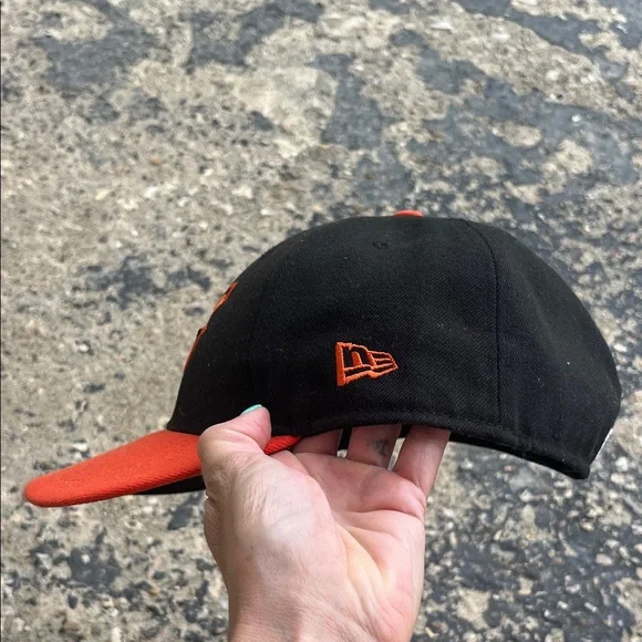 Like new New Era Jet Black Baltimore Orioles baseball Cap - Picture 5 of 15